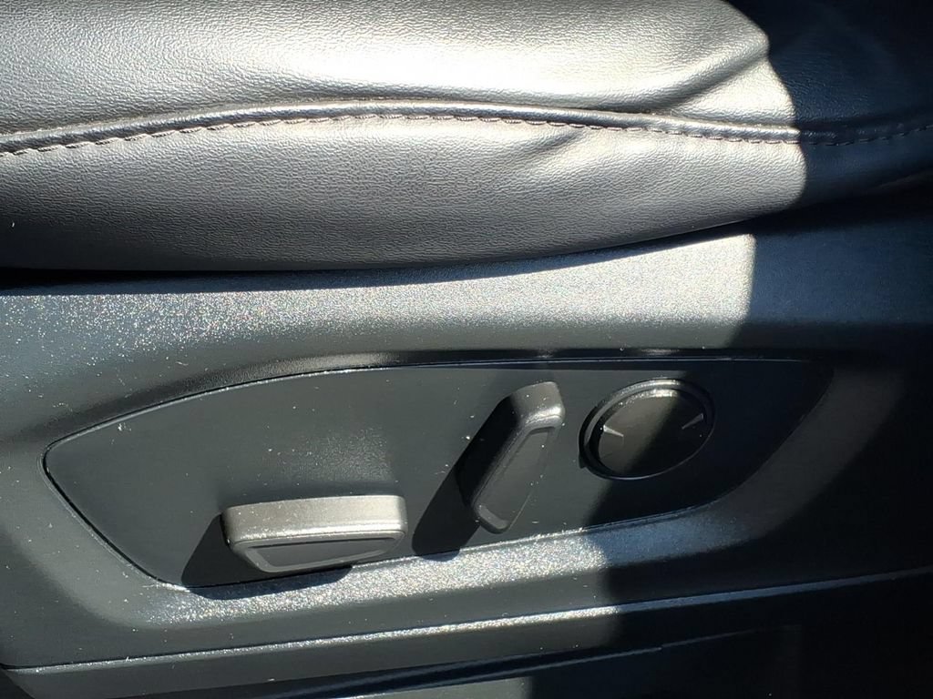 Certified 2023 Ford Explorer XLT w/ Equipment Group 202A AWD/4WD image 15