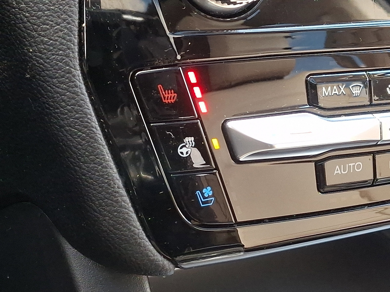 Certified 2022 Ford Explorer Limited w/ Limited Technology Package image 32