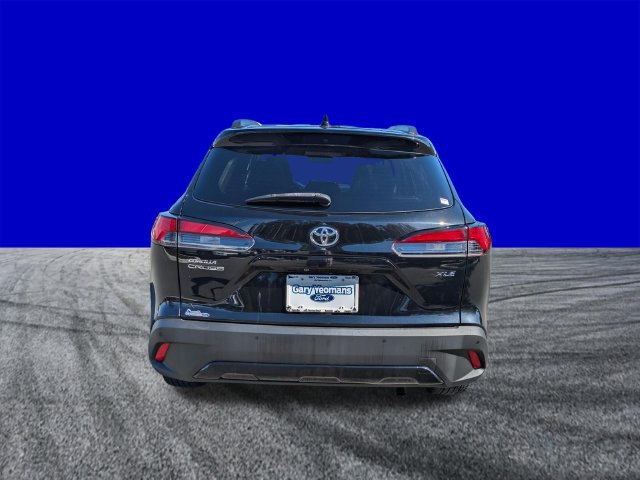 Used 2022 Toyota Corolla Cross XLE w/ Convenience Package FWD image 5