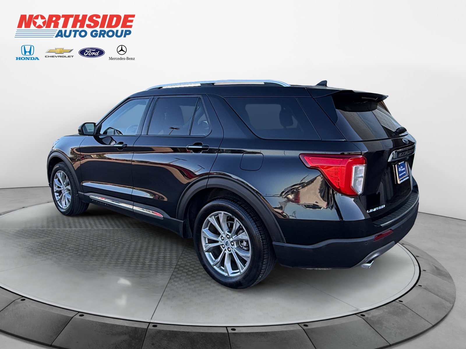 Certified 2024 Ford Explorer Limited RWD image 5