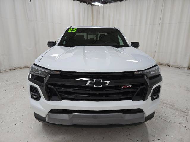 Used 2025 Chevrolet Colorado Z71 w/ Technology Package AWD/4WD image 10