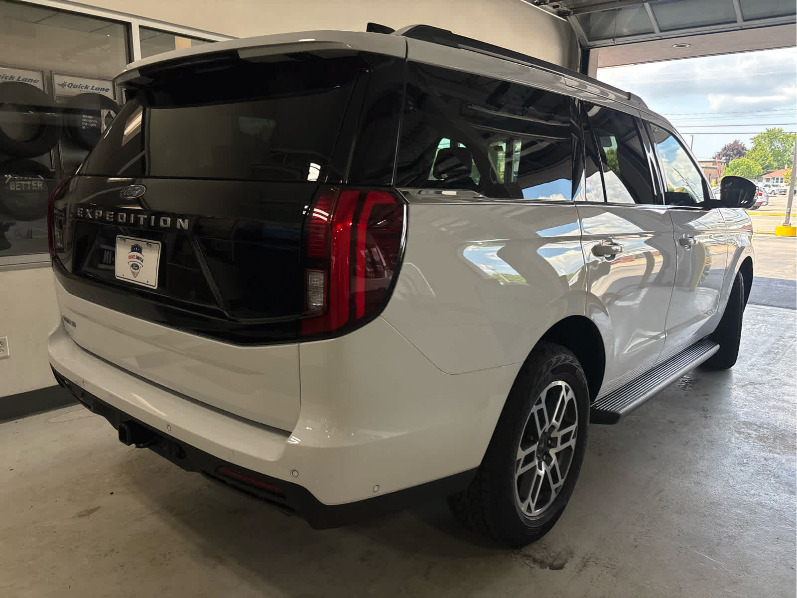 Certified 2025 Ford Expedition Active AWD/4WD image 7
