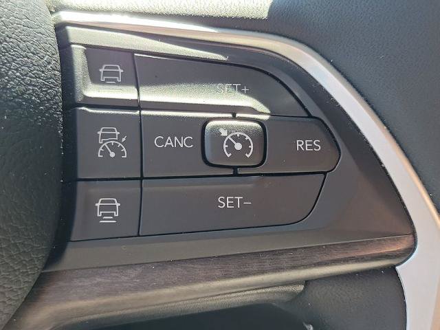 Used 2023 Jeep Grand Cherokee L Limited AWD/4WD image 13