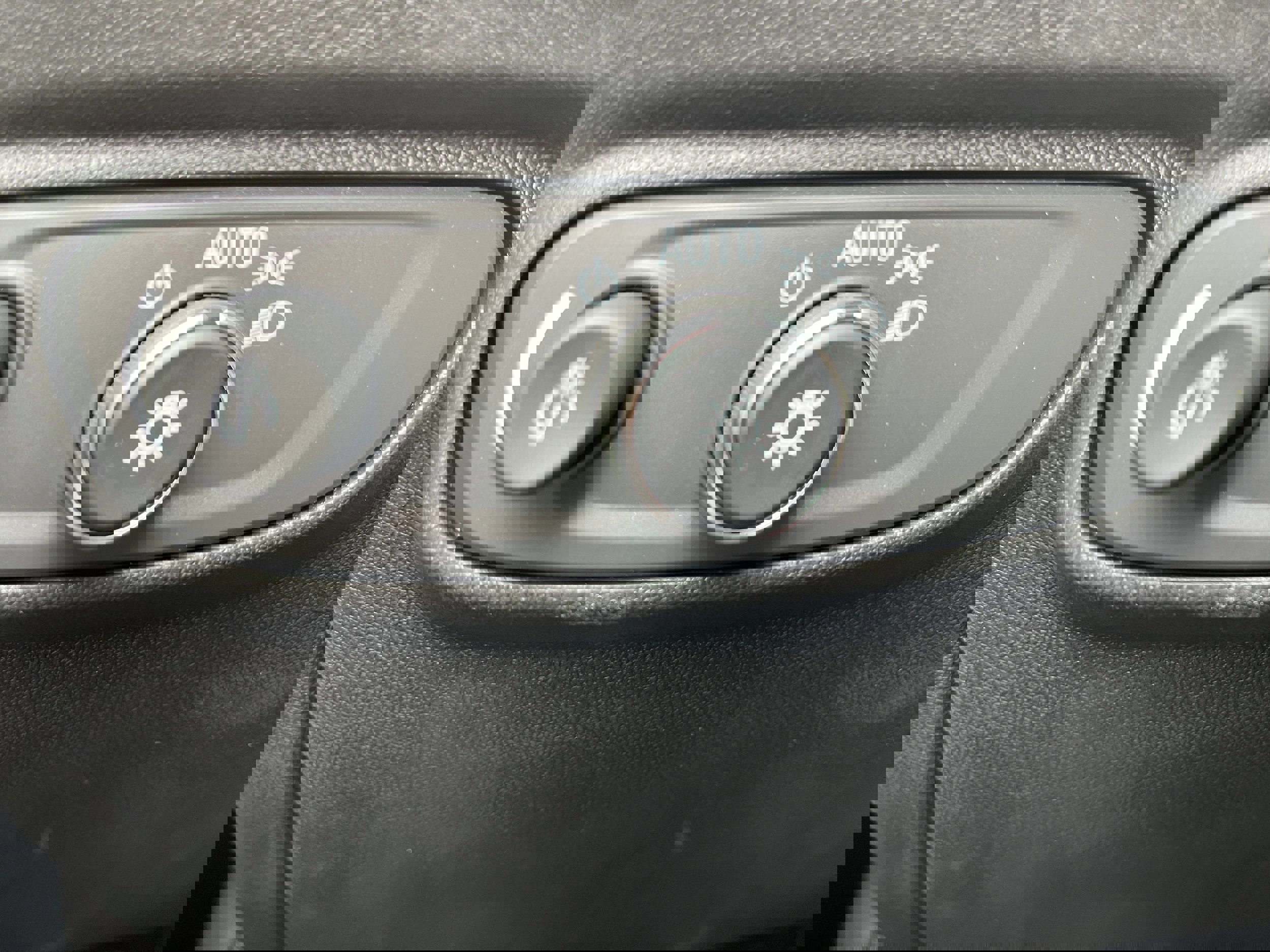 Used 2020 Chevrolet Equinox LS w/ LS Convenience Package image 18