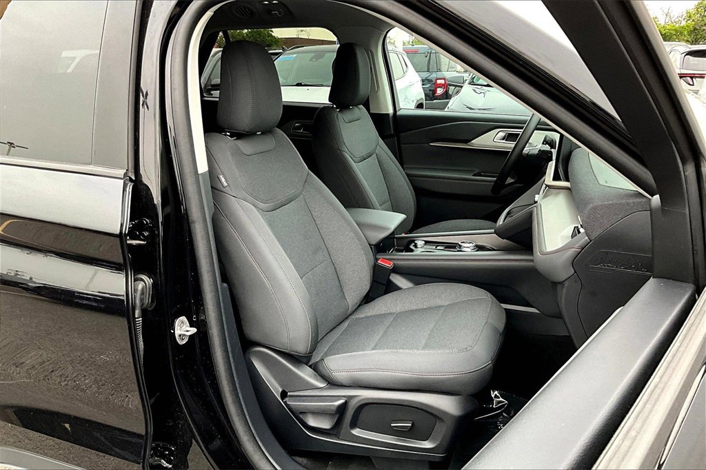 Certified 2025 Ford Explorer Active image 7