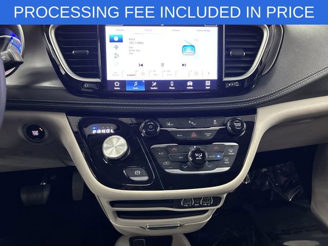 Used 2023 Chrysler Pacifica Touring-L FWD image 8