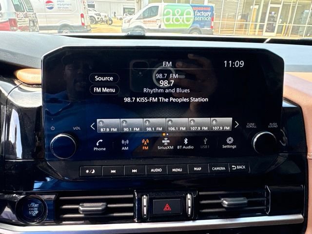 Used 2025 Nissan Pathfinder Platinum FWD image 29