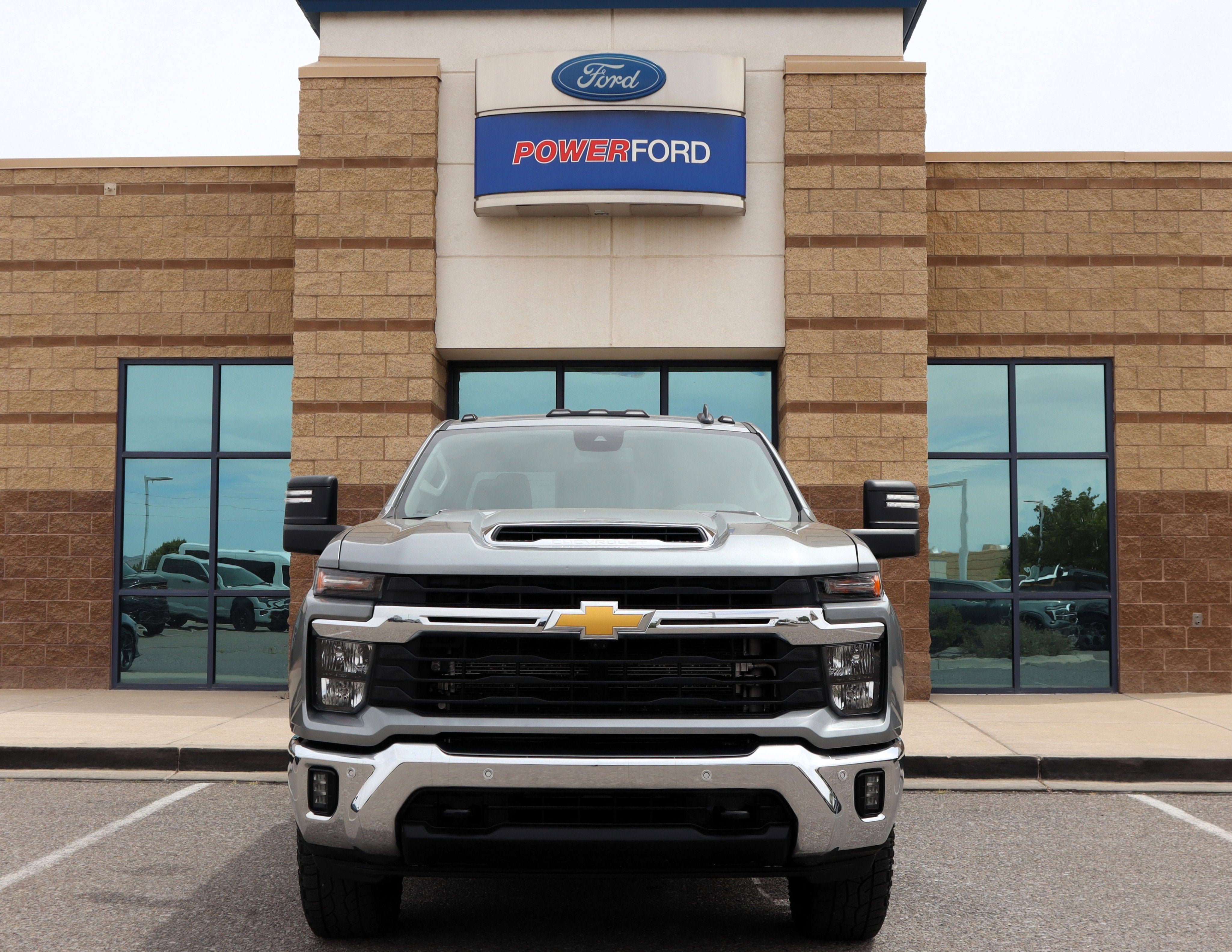 Used 2025 Chevrolet Silverado 2500 LT w/ Texas Edition AWD/4WD image 3