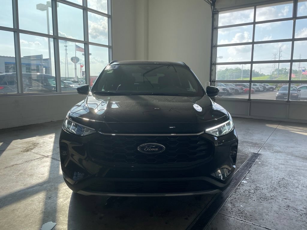 Certified 2025 Ford Escape ST-Line Select w/ Tech Pack #1 AWD/4WD image 2