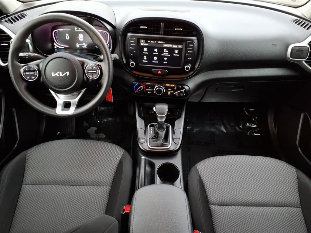 Used 2023 Kia Soul LX w/ LX Technology Package image 16