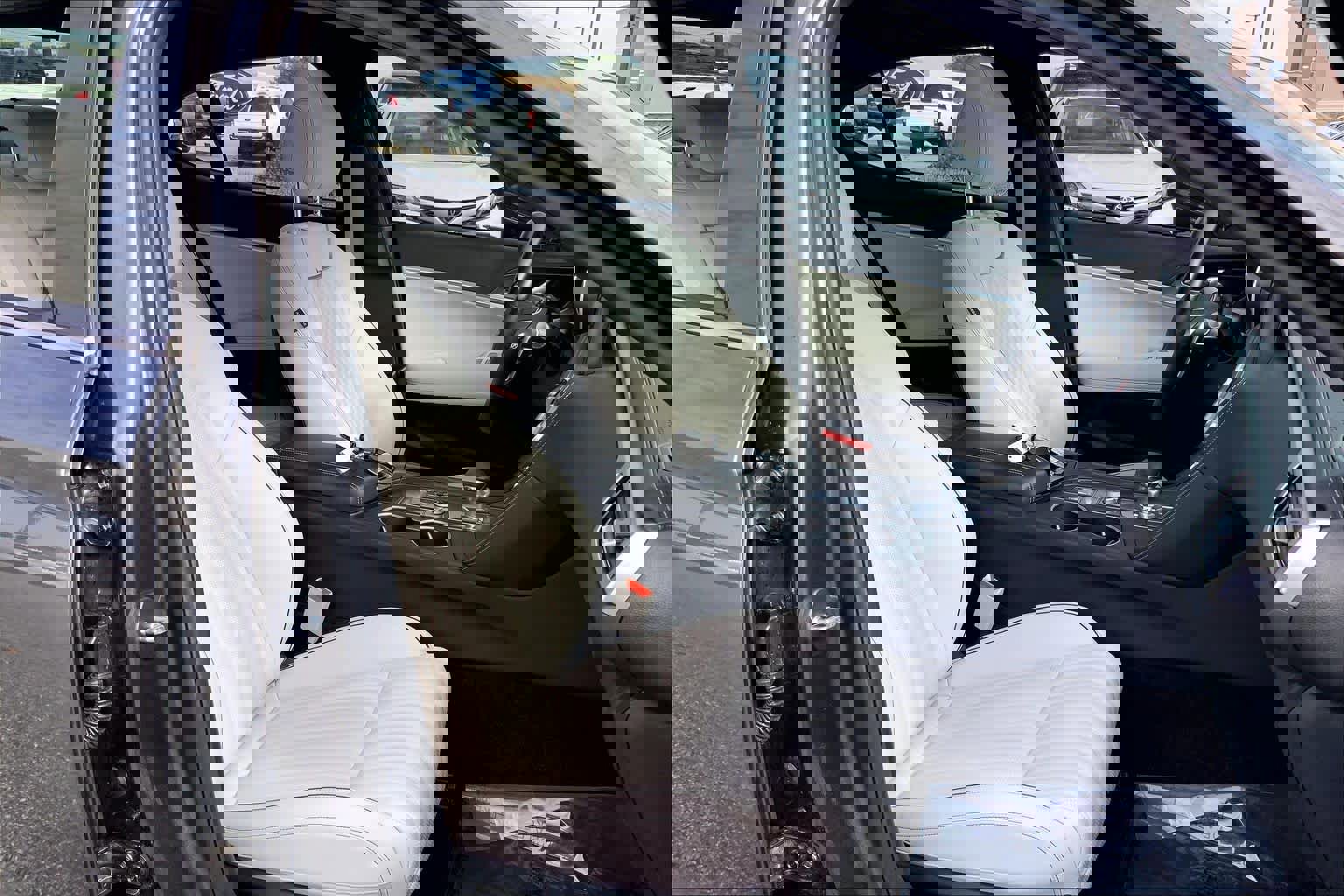 Used 2025 Genesis G70 2.5T w/ Sport Prestige Package image 10