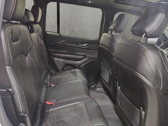 Used 2023 Jeep Grand Cherokee Altitude AWD/4WD image 21