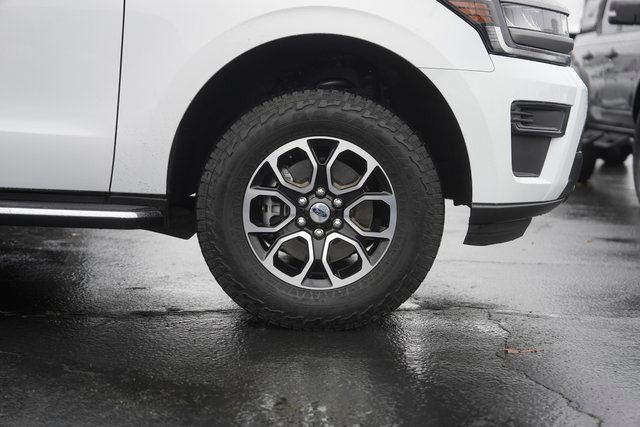 Certified 2023 Ford Expedition XLT image 7