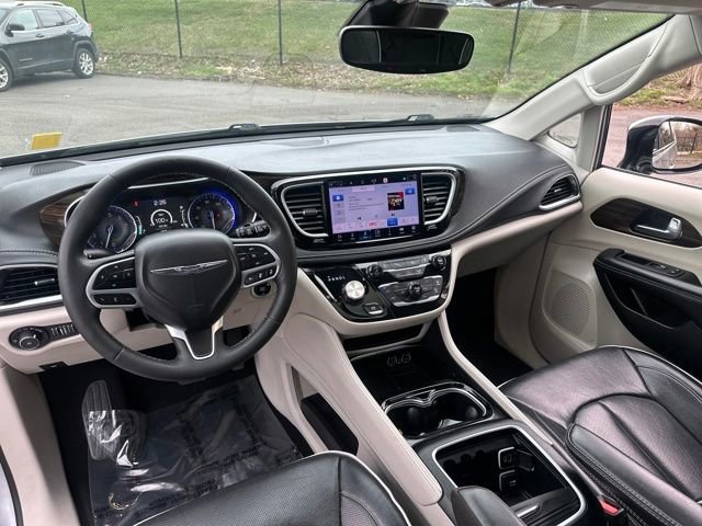 Used 2023 Chrysler Pacifica Limited image 32