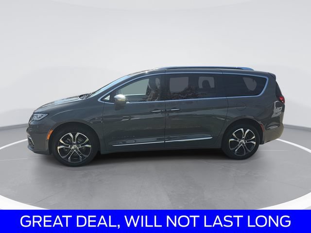 Used 2022 Chrysler Pacifica Pinnacle AWD/4WD image 2