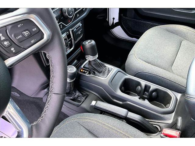 Used 2025 Jeep Wrangler Unlimited Sahara AWD/4WD image 16
