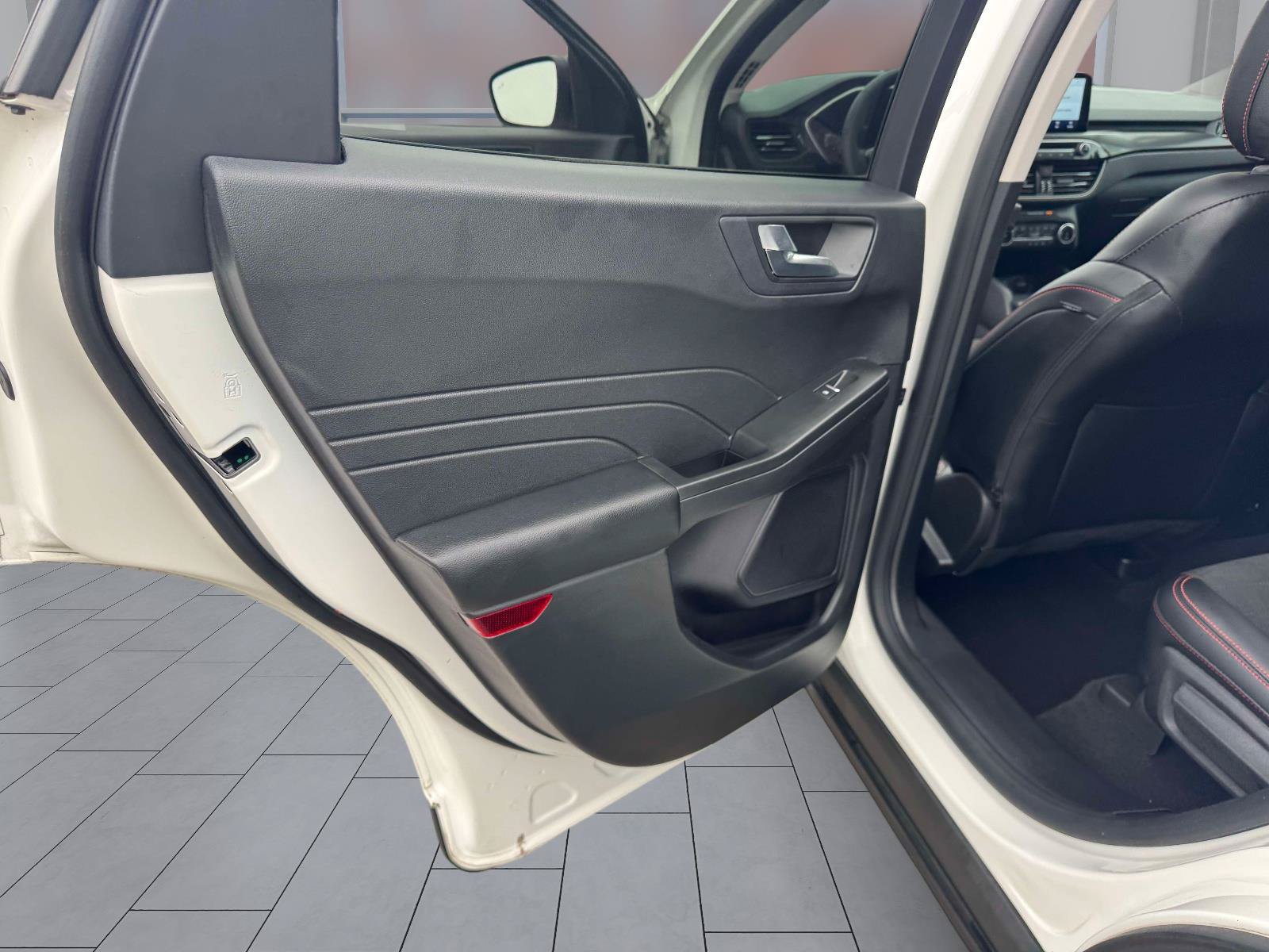 Certified 2022 Ford Escape SEL w/ SEL Stealth AWD Package image 16