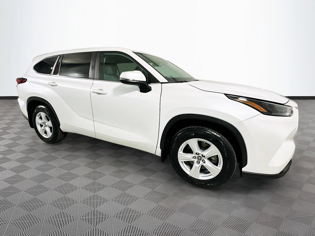 Used 2023 Toyota Highlander L AWD/4WD image 11