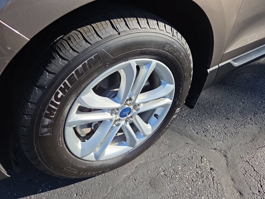 Certified 2019 Ford Edge SEL w/ Equipment Group 201A AWD/4WD image 2
