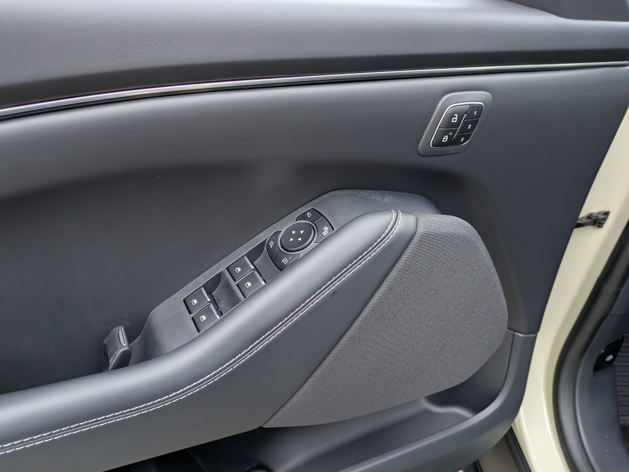 Certified 2025 Ford Mustang Mach-E Select w/ Comfort Package Lite image 17