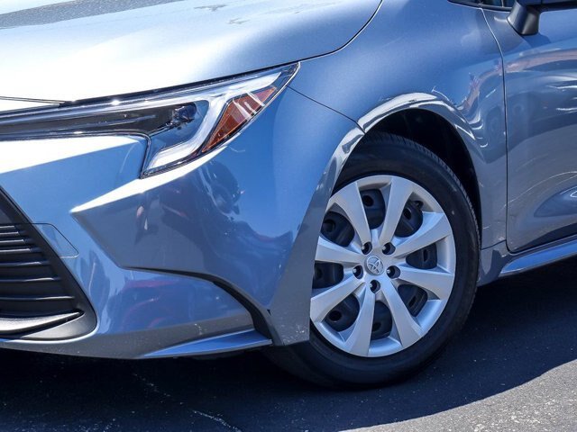 Used 2025 Toyota Corolla LE FWD image 4