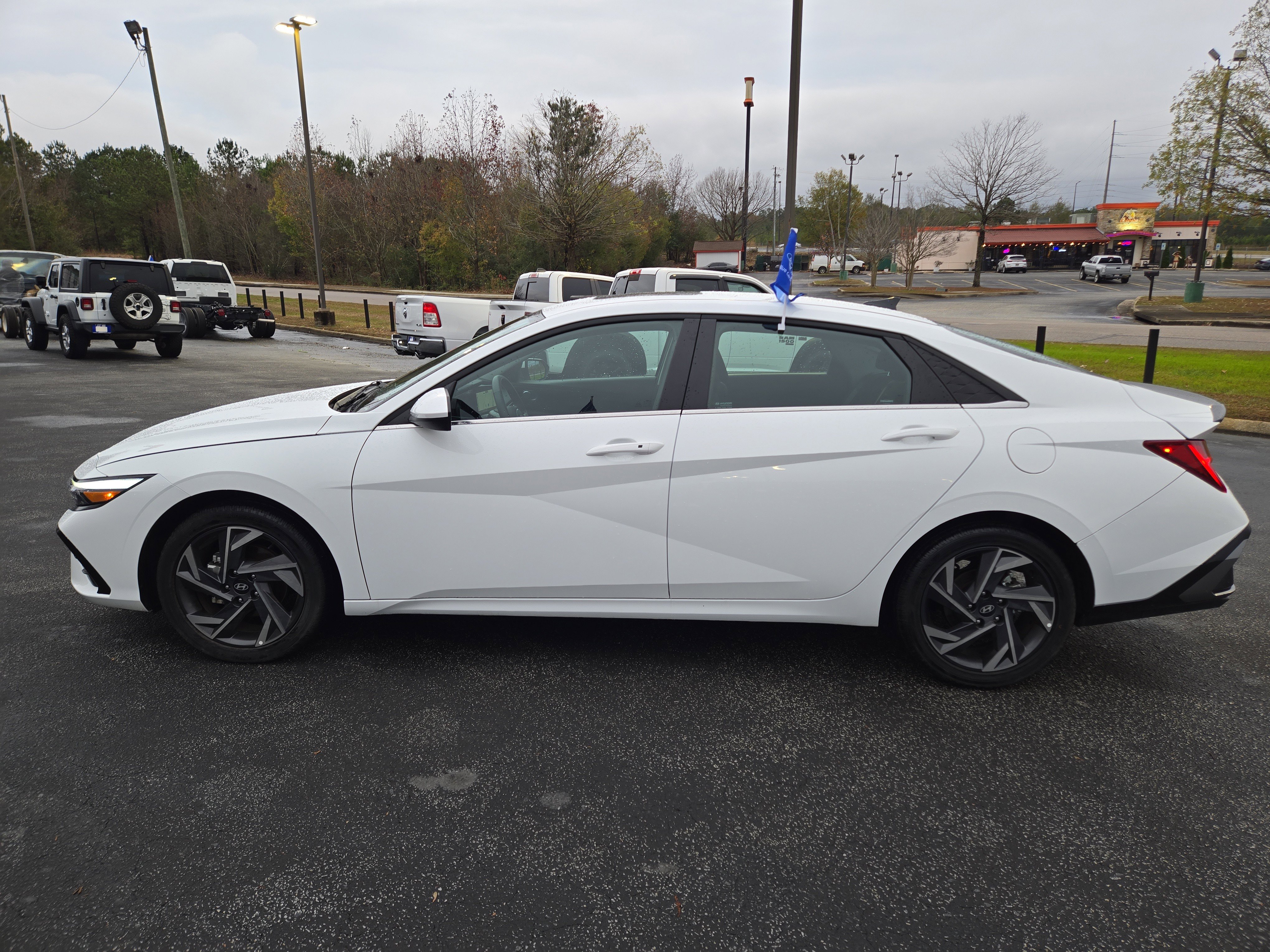 Used 2025 Hyundai Elantra SEL image 10