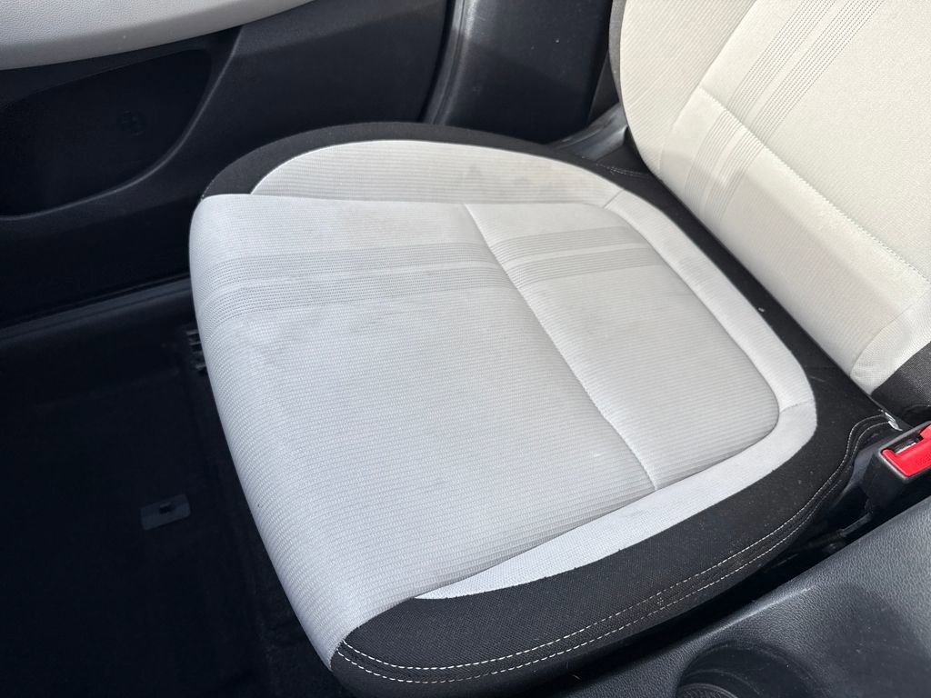 Used 2020 Hyundai Venue SEL image 24