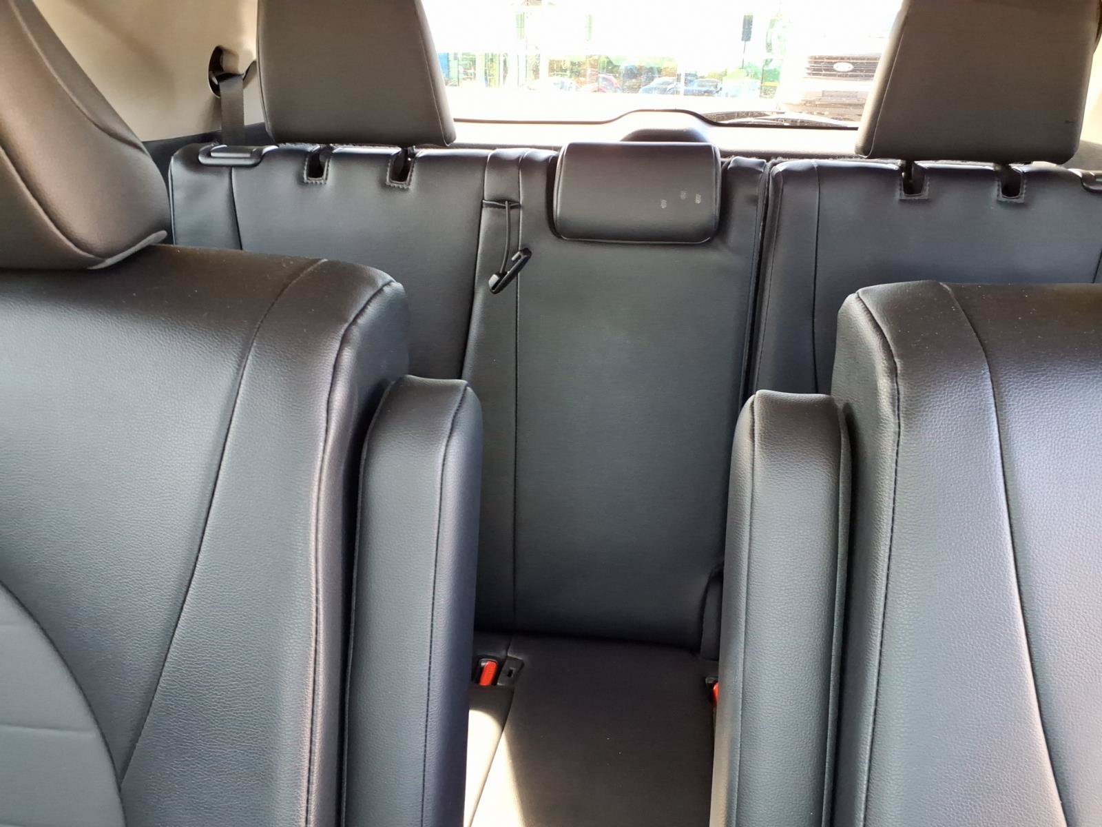 Used 2025 Toyota Highlander XLE AWD/4WD image 16