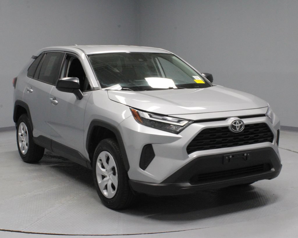 Used 2025 Toyota RAV4 LE AWD/4WD video 1