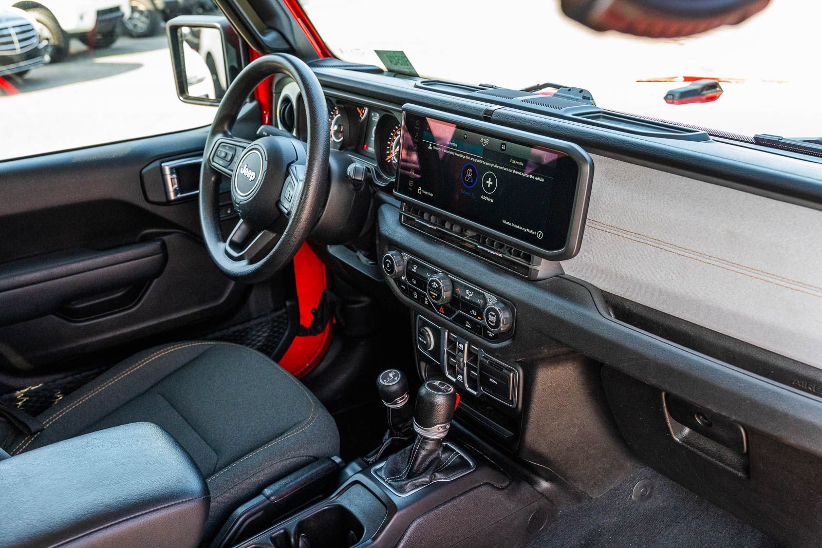 Used 2024 Jeep Gladiator Sport AWD/4WD image 15