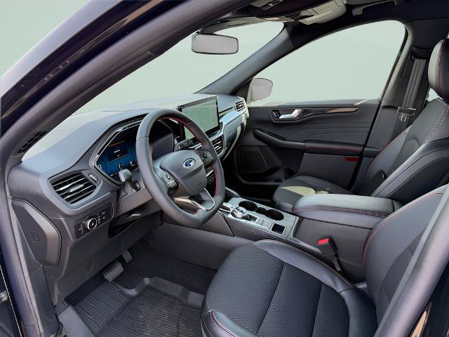 Certified 2025 Ford Escape ST-Line Elite w/ Class II Trailer Tow Package AWD/4WD image 4