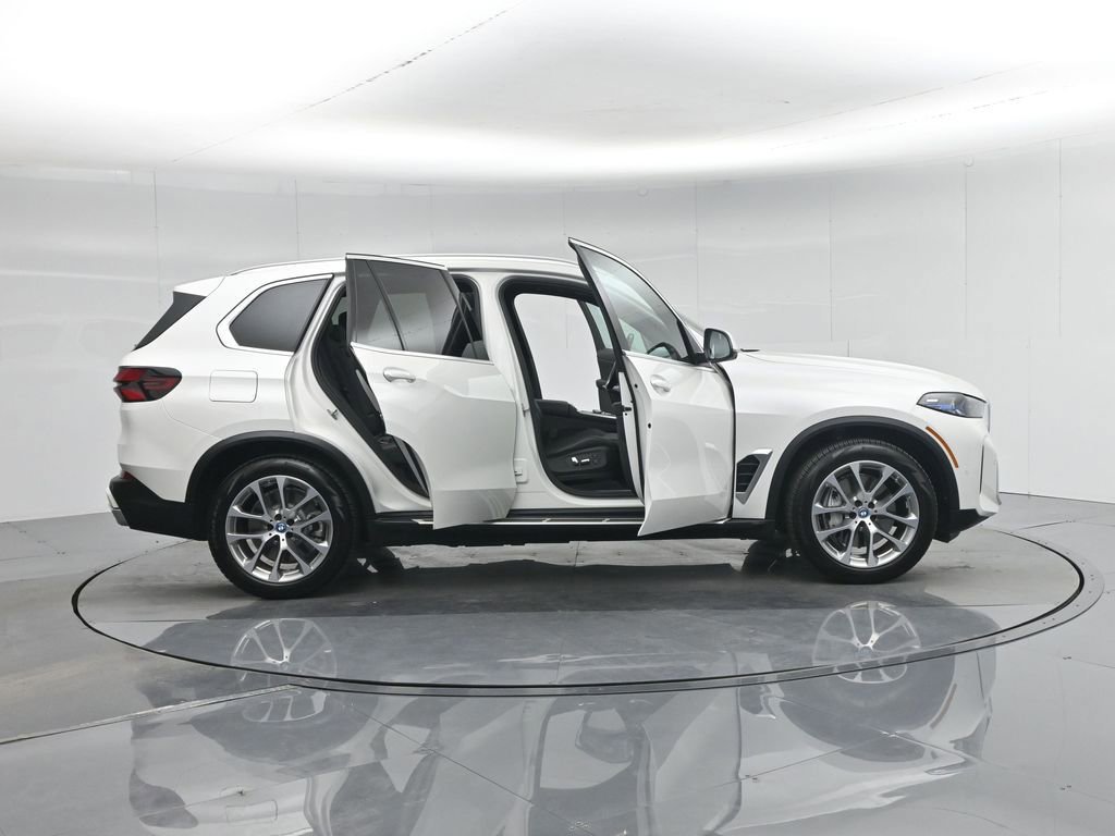 Used 2025 BMW X5 xDrive50e image 37