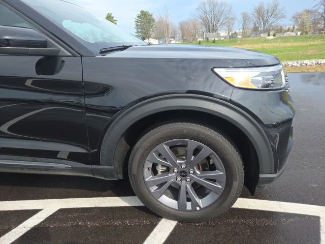 Certified 2023 Ford Explorer XLT w/ Equipment Group 202A image 4