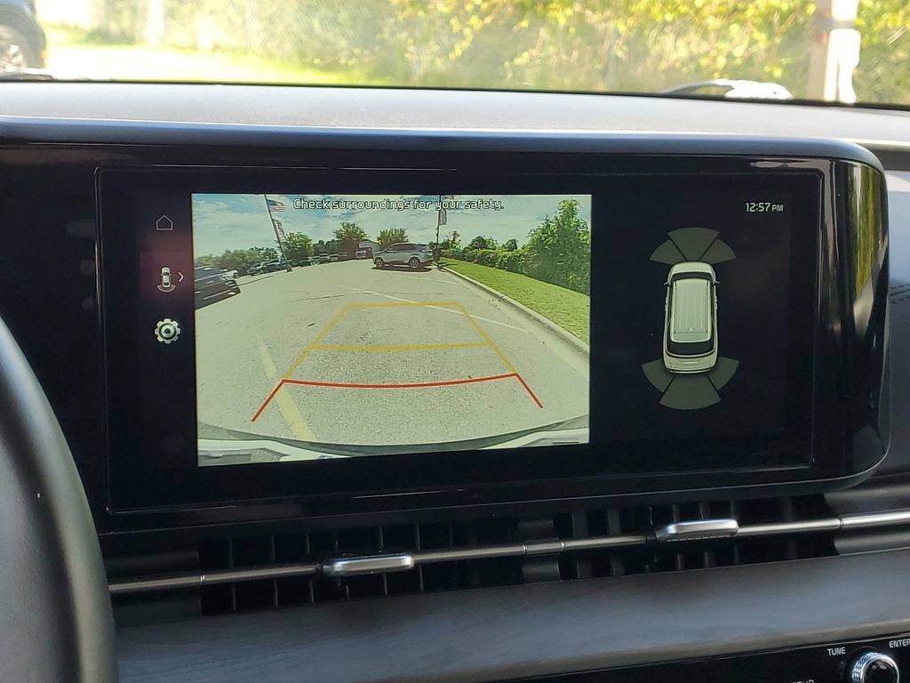 Used 2024 Kia Carnival EX FWD image 28