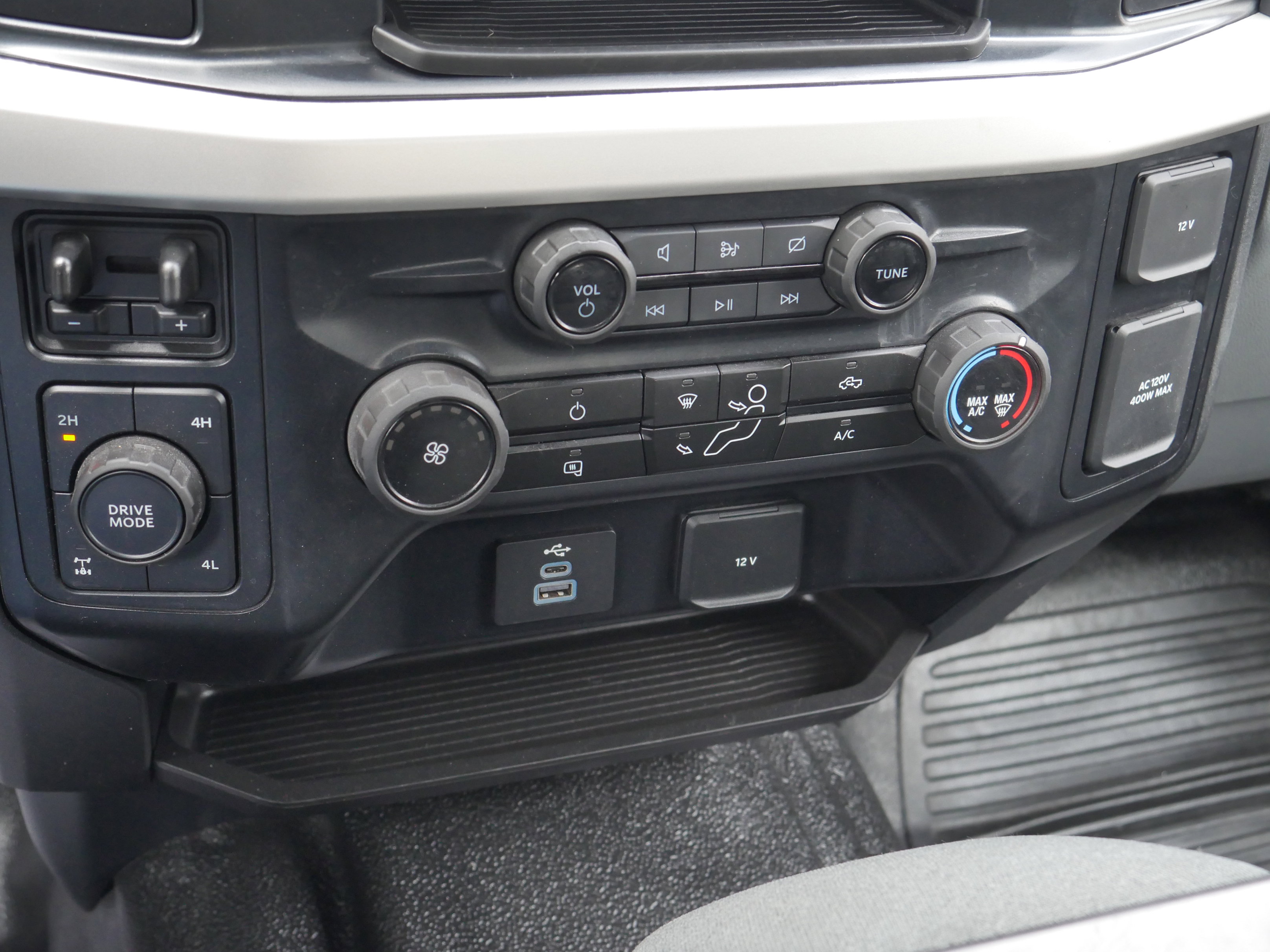 Certified 2024 Ford F350 XLT AWD/4WD image 13