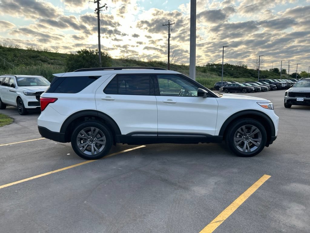 Certified 2022 Ford Explorer XLT w/ Equipment Group 202A AWD/4WD image 6