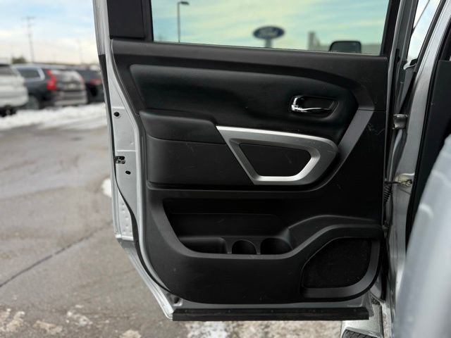 Used 2016 Nissan Titan XD image 10