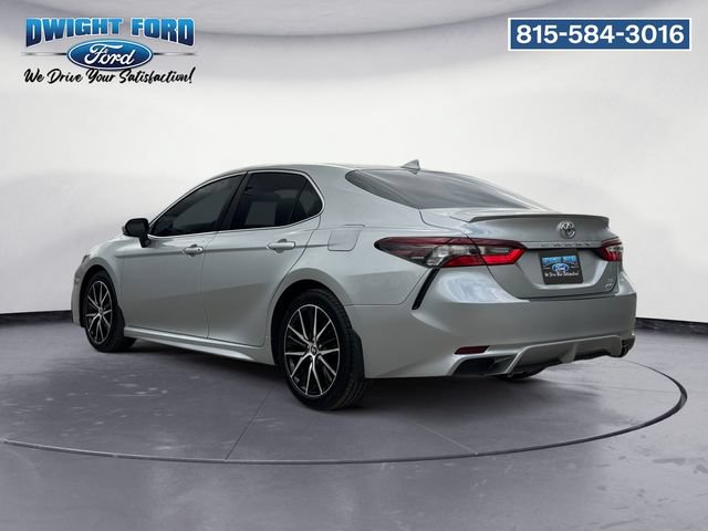 Used 2022 Toyota Camry SE w/ Cold Weather Package AWD/4WD image 3