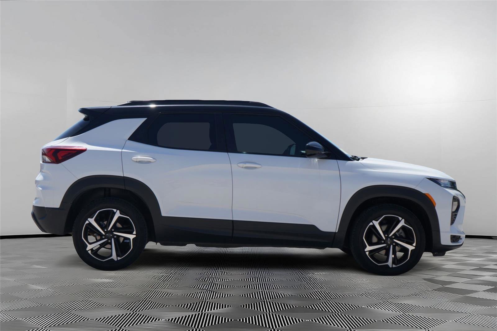 Used 2021 Chevrolet TrailBlazer RS w/ Technology Package FWD image 4