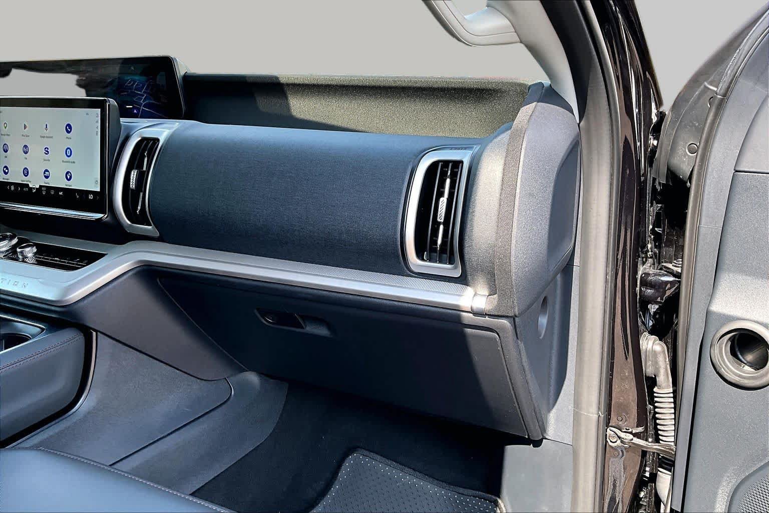 Certified 2025 Ford Expedition Active AWD/4WD image 19