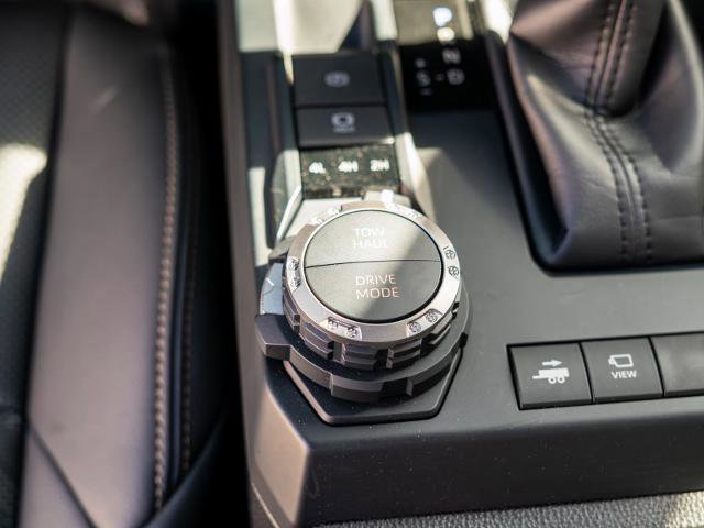 Used 2025 Toyota Tacoma Limited image 32