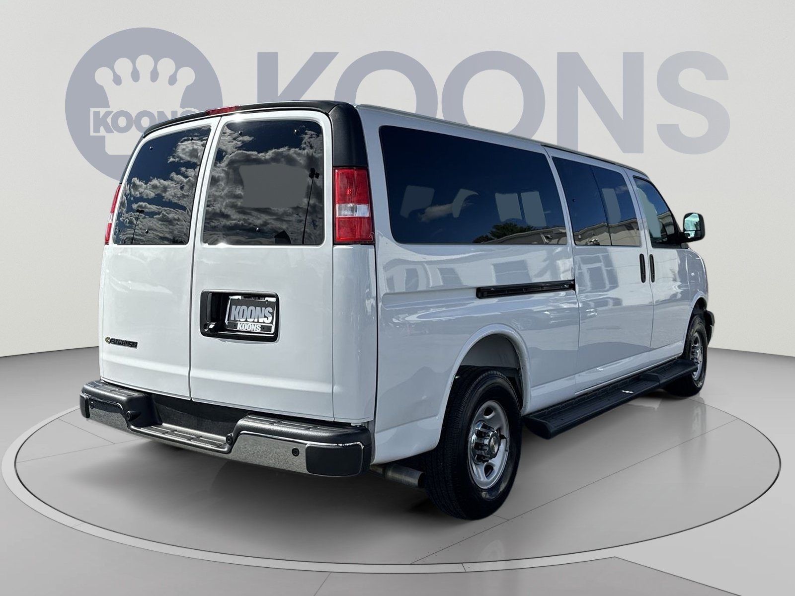 Used 2025 Chevrolet Express 3500 LT w/ LT Preferred Equipment Group RWD image 11
