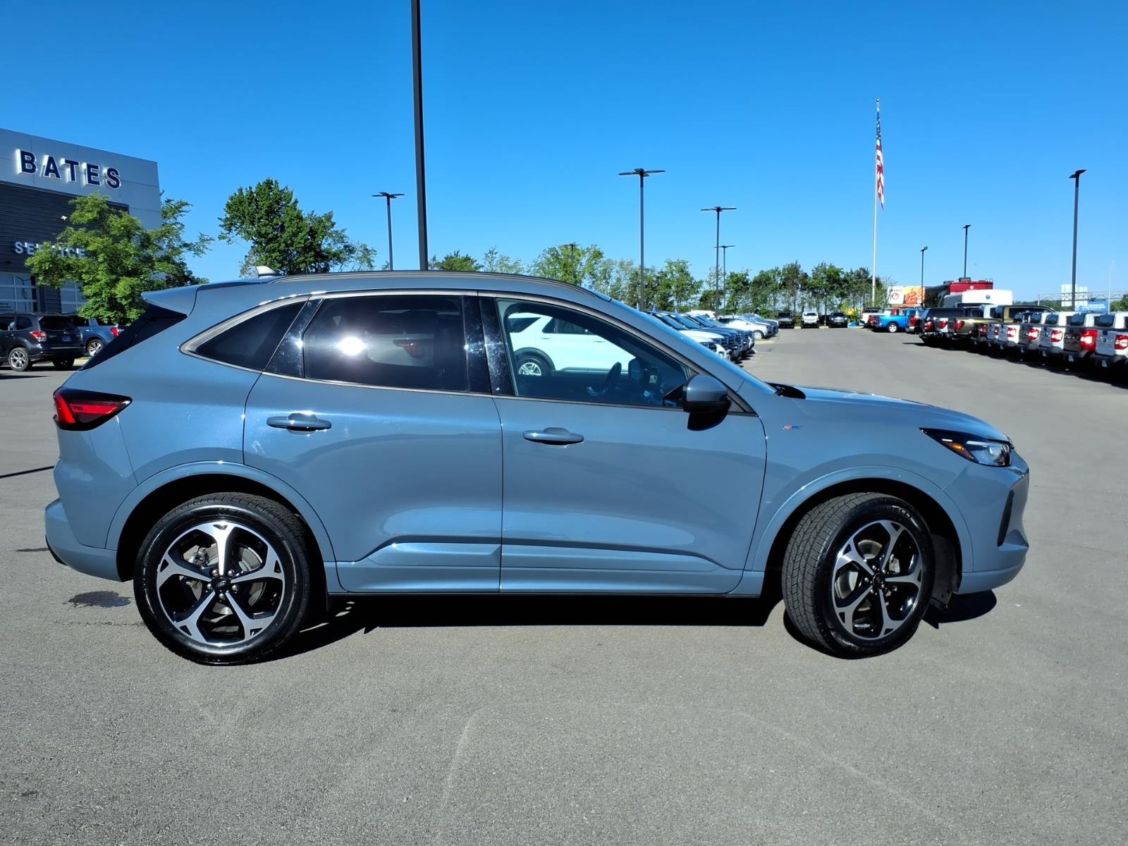 Certified 2023 Ford Escape ST-Line Select AWD/4WD image 2