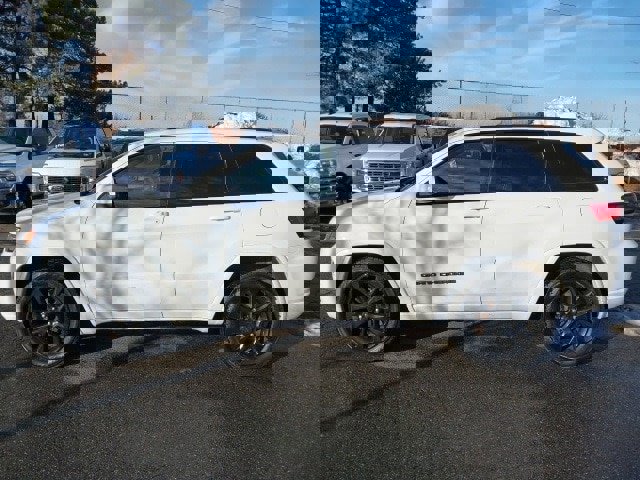 Used 2017 Jeep Grand Cherokee Altitude image 5