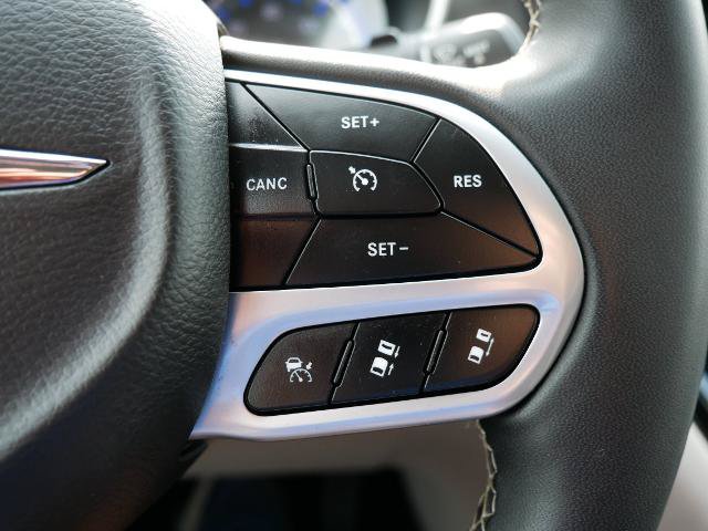 Used 2024 Chrysler Pacifica Touring-L FWD image 27