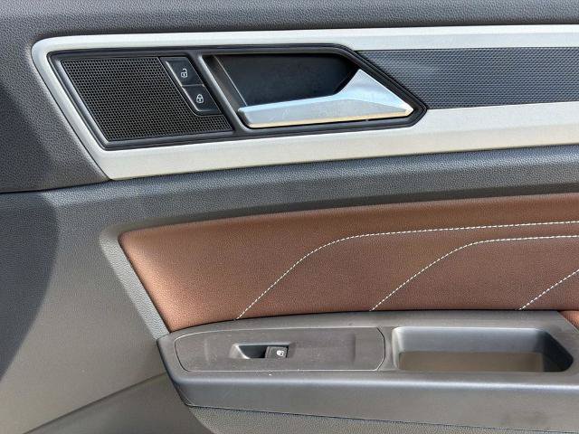 Used 2023 Volkswagen Atlas SEL R-Line AWD/4WD image 16