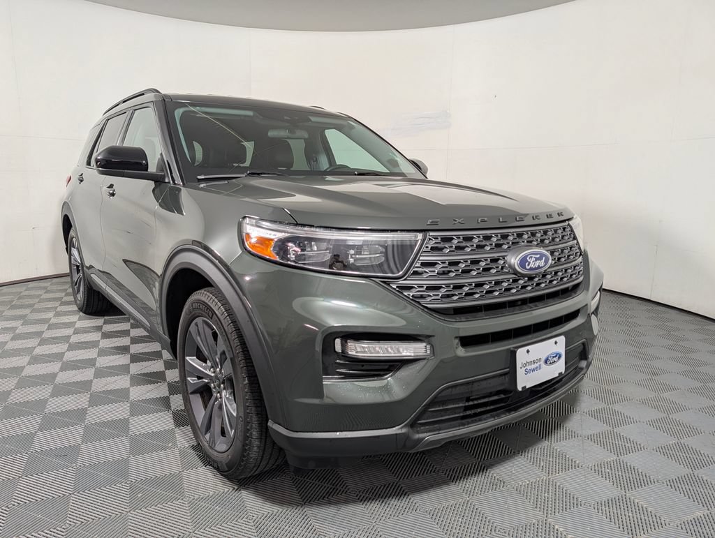 Certified 2024 Ford Explorer XLT w/ Equipment Group 202A