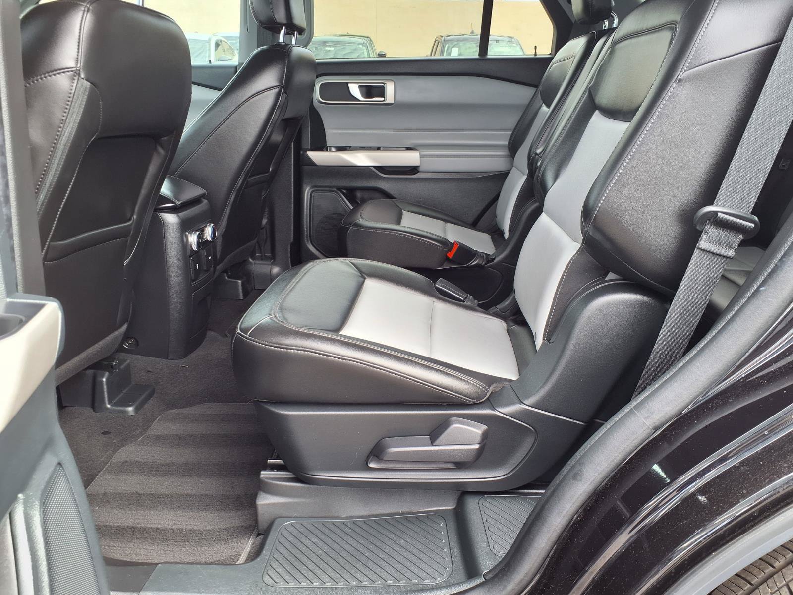 Certified 2023 Ford Explorer XLT w/ Equipment Group 202A RWD image 18