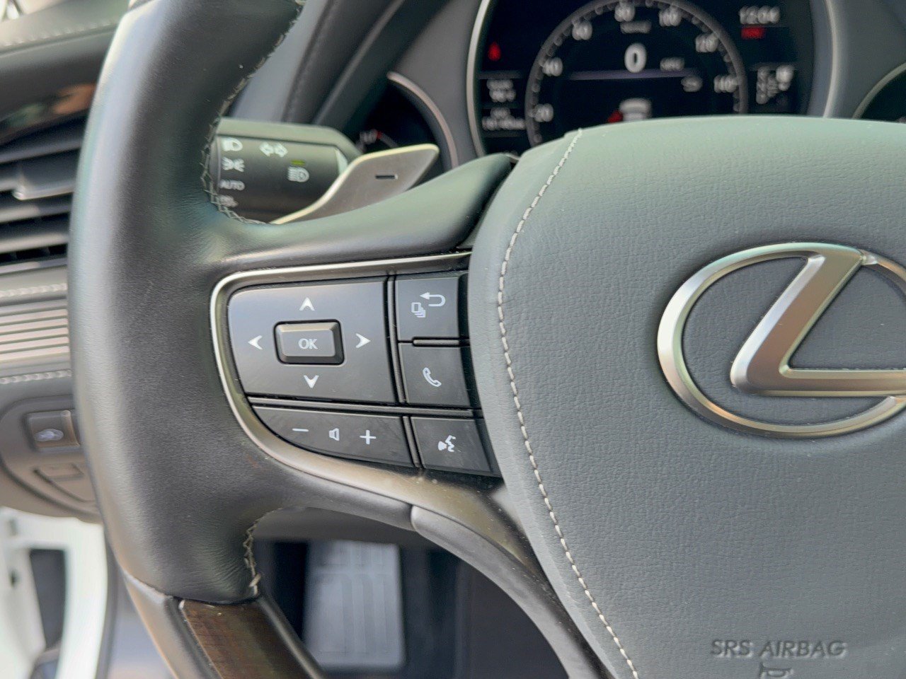 Used 2023 Lexus LS 500 w/ Interior Upgrade Package RWD image 18