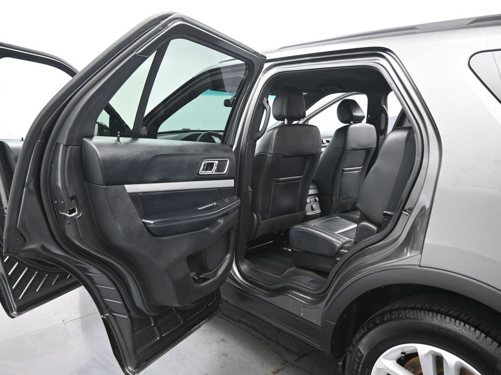 Certified 2017 Ford Explorer XLT w/ Equipment Group 202A image 18